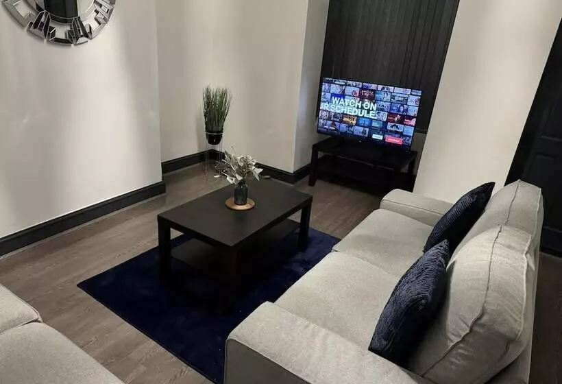 Residenssi Stunning 4 Bed House In Leeds Close To Center