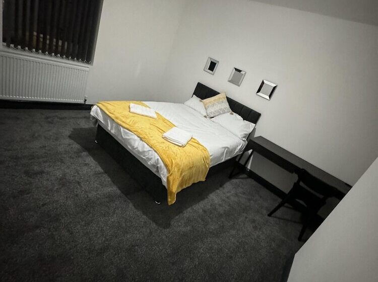 Rezydencja Stunning 4 Bed House In Leeds Close To Center