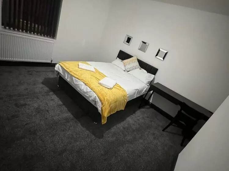 Residenssi Stunning 4 Bed House In Leeds Close To Center