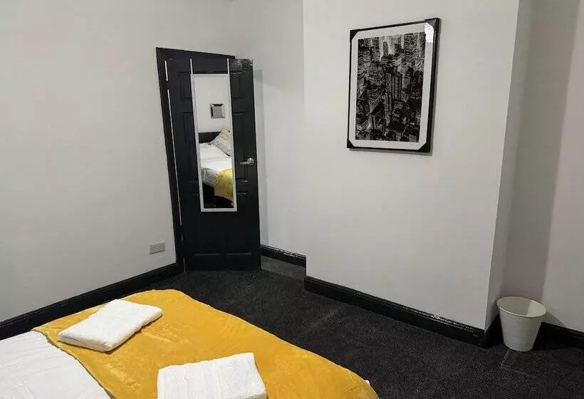 Residenssi Stunning 4 Bed House In Leeds Close To Center