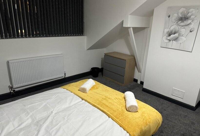 Rezydencja Stunning 4 Bed House In Leeds Close To Center