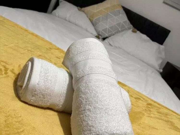 Residenssi Stunning 4 Bed House In Leeds Close To Center