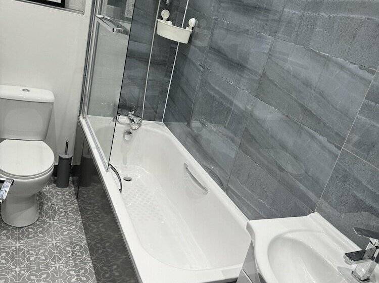 Rezydencja Stunning 4 Bed House In Leeds Close To Center