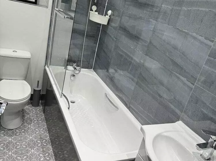 Residenssi Stunning 4 Bed House In Leeds Close To Center