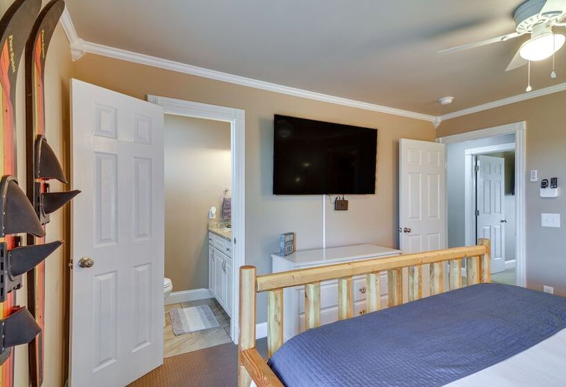 River View Somerset Home: Large Deck, Fire Pit!