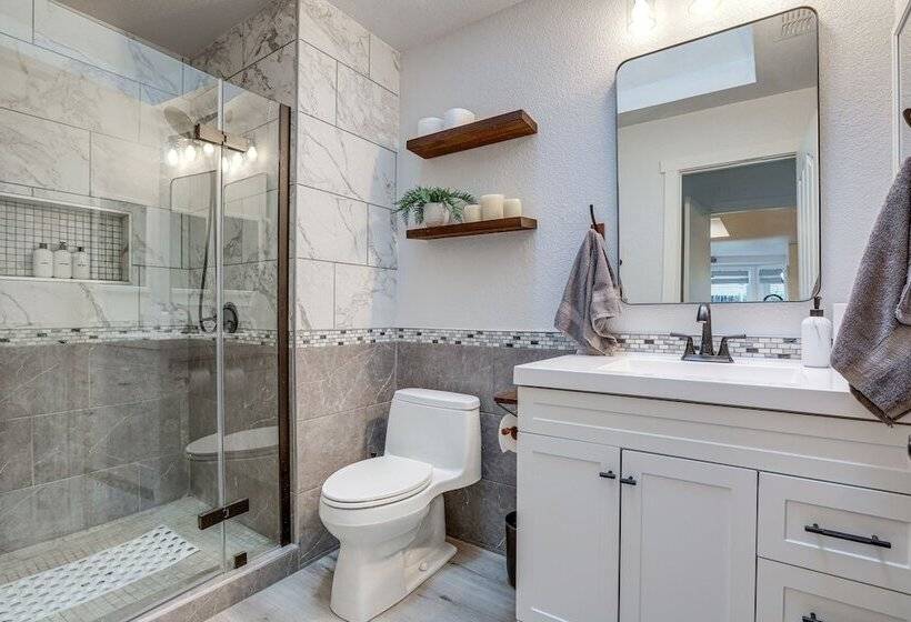 Roseville Home W/ Pool, 5 Mi To Folsom Lake!