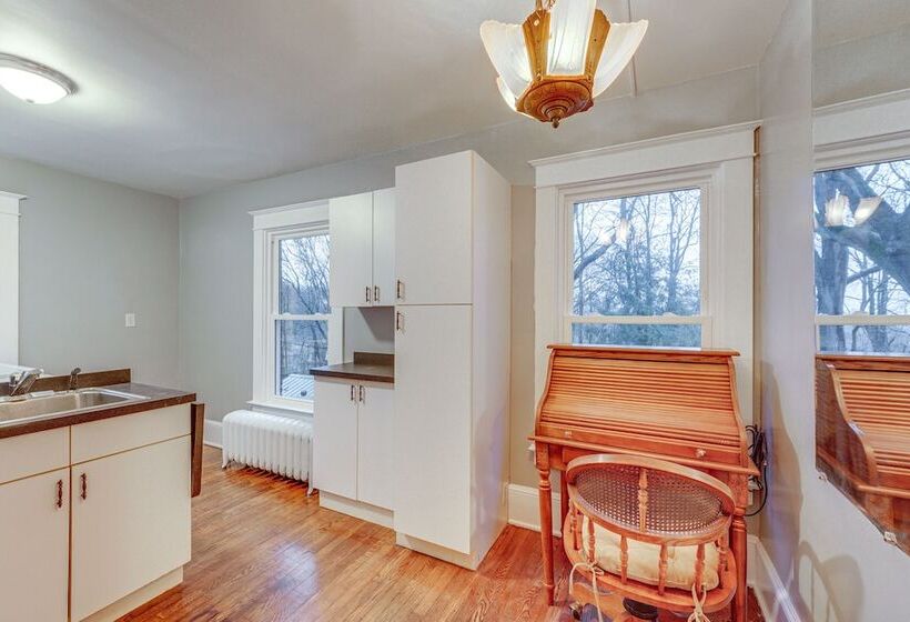 Spacious Jamestown Home Near Nat L Comedy Center!