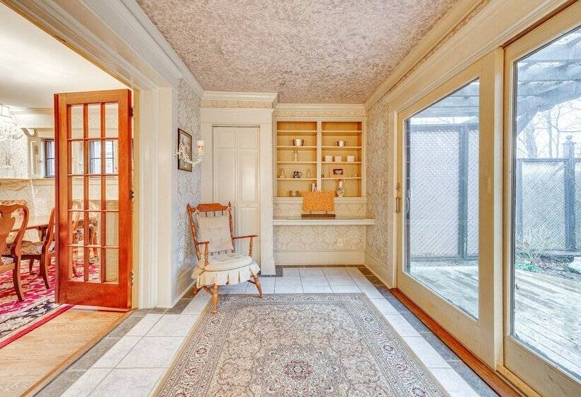 Spacious Jamestown Home Near Nat L Comedy Center!