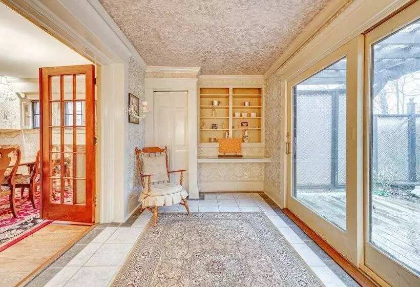 Spacious Jamestown Home Near Nat L Comedy Center!