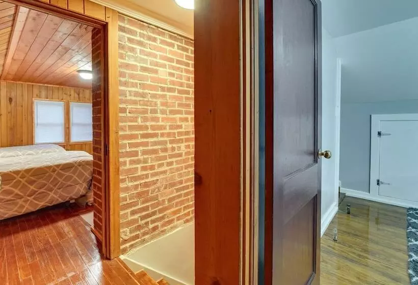 Spacious Jamestown Home Near Nat L Comedy Center!