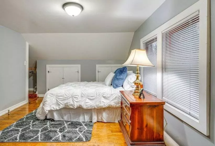 Spacious Jamestown Home Near Nat L Comedy Center!