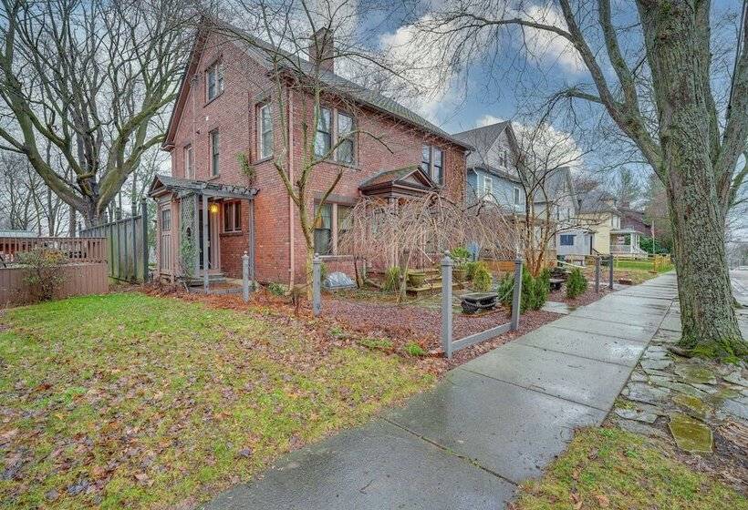 Spacious Jamestown Home Near Nat L Comedy Center!