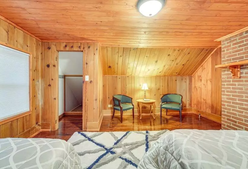 Spacious Jamestown Home Near Nat L Comedy Center!