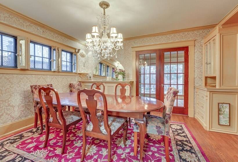 Spacious Jamestown Home Near Nat L Comedy Center!