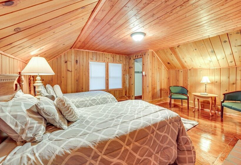 Spacious Jamestown Home Near Nat L Comedy Center!