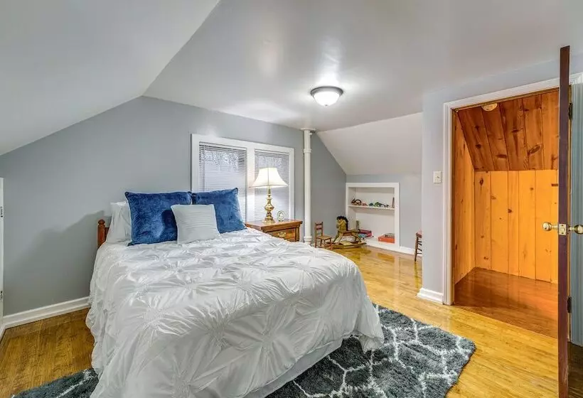 Spacious Jamestown Home Near Nat L Comedy Center!