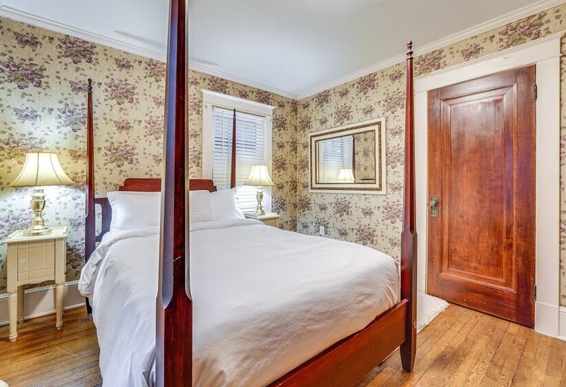 Spacious Jamestown Home Near Nat L Comedy Center!