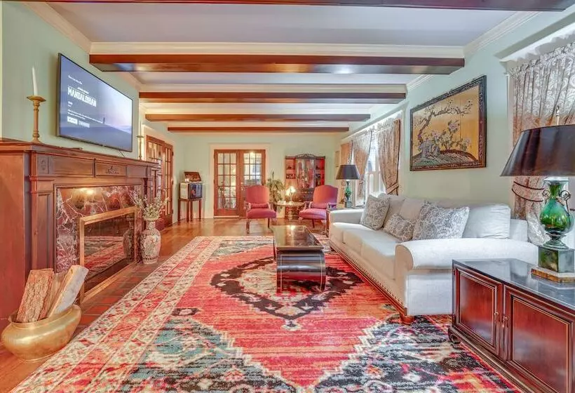 Spacious Jamestown Home Near Nat L Comedy Center!