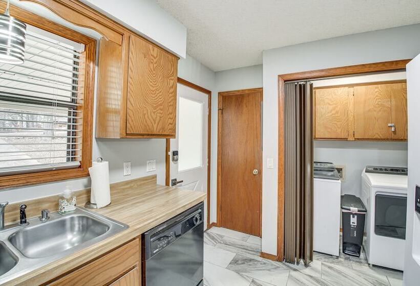 Stay And Play    Hot Springs Village Home!