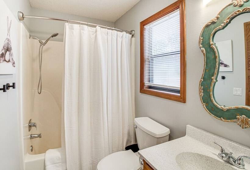 Stay And Play    Hot Springs Village Home!