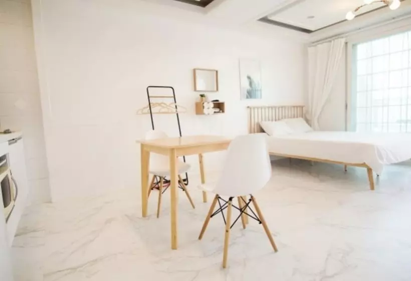 Taean Sharon Pension