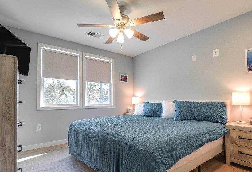 Waterfront Historical District Home Near River