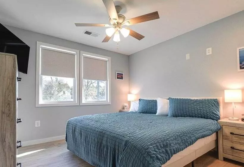 Waterfront Historical District Home Near River