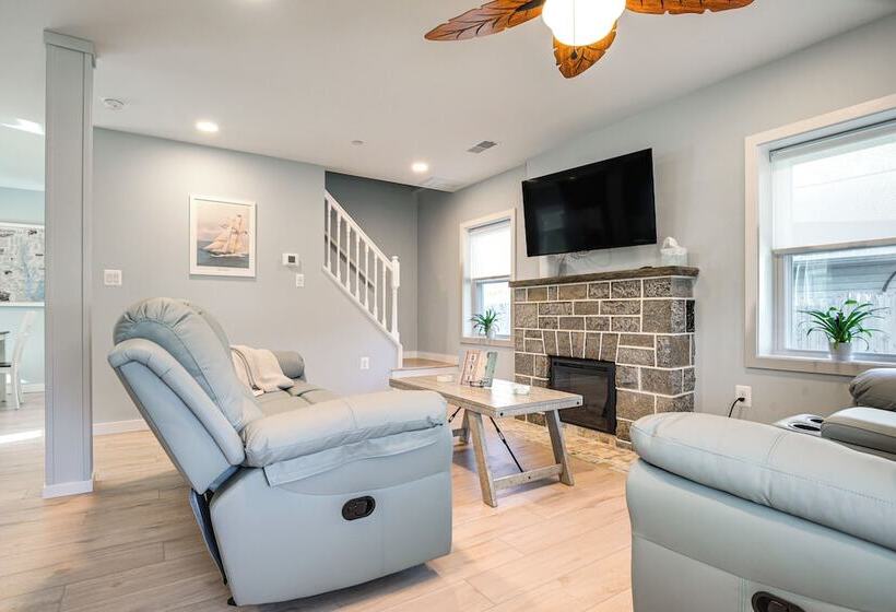 Waterfront Historical District Home Near River