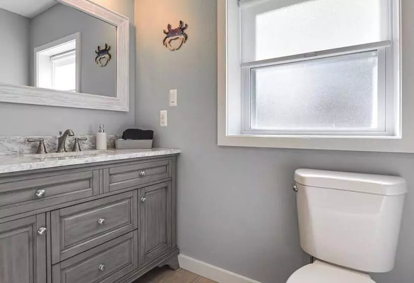 Waterfront Historical District Home Near River