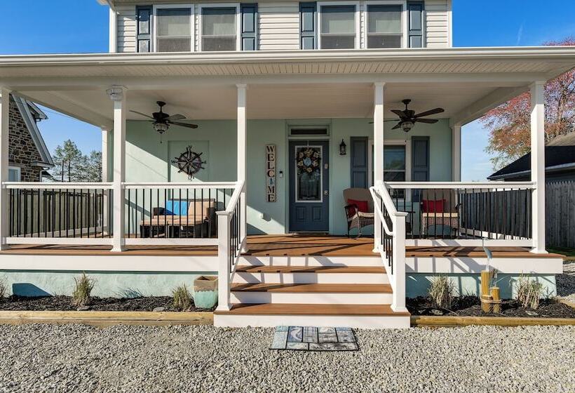 Waterfront Historical District Home Near River