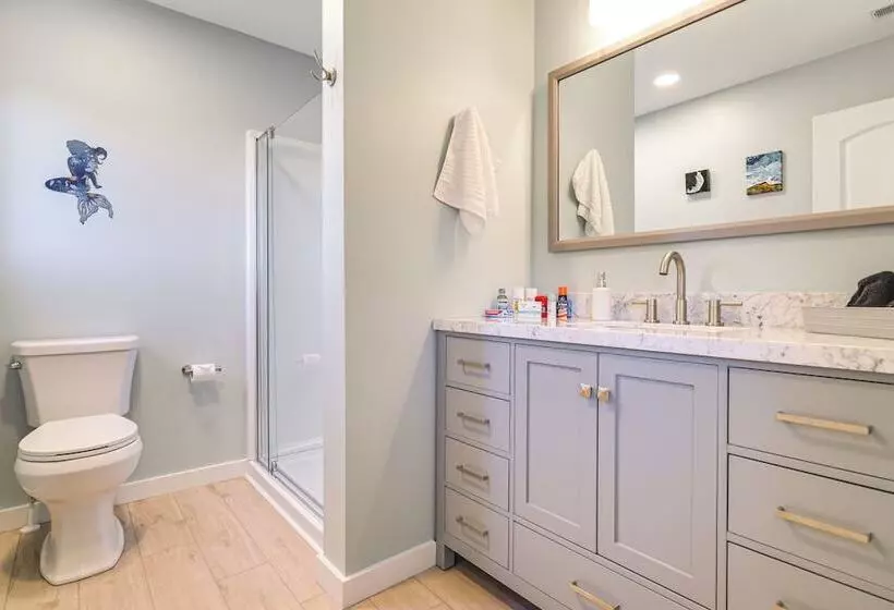 Waterfront Historical District Home Near River