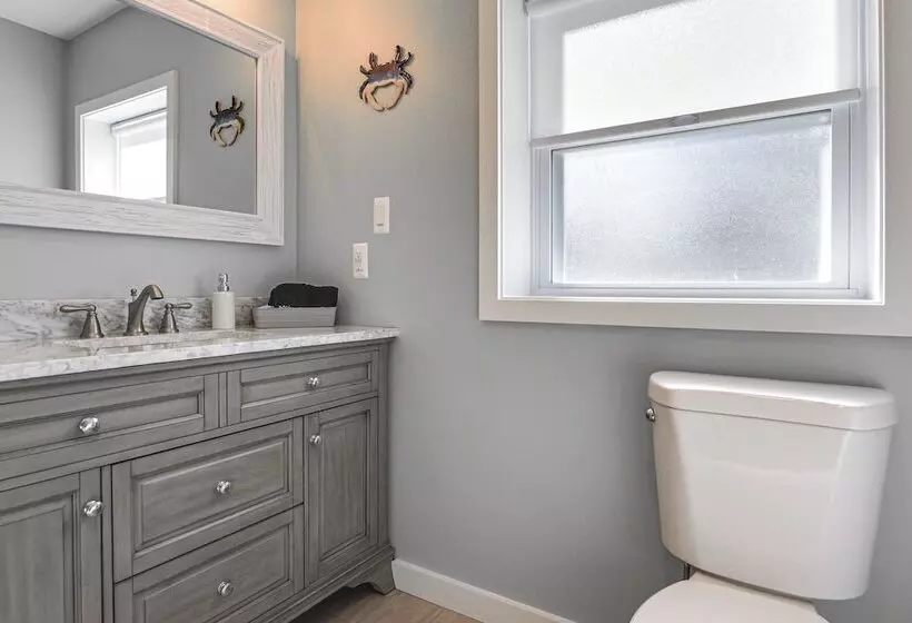 Waterfront Historical District Home Near River