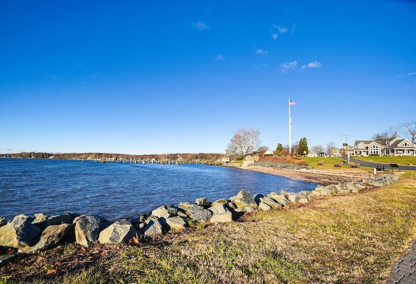 Waterfront Historical District Home Near River