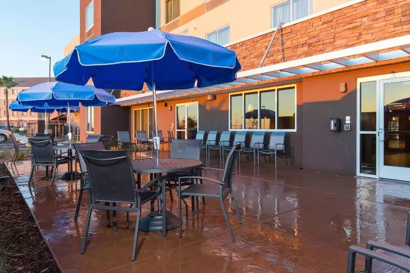 هتل Fairfield Inn & Suites By Marriott Sacramento Folsom