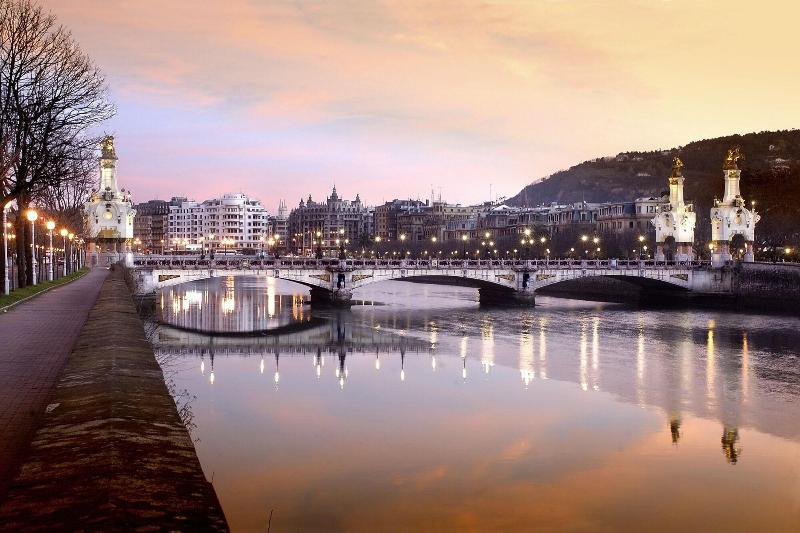 Legazpi Doce Rooms & Suites