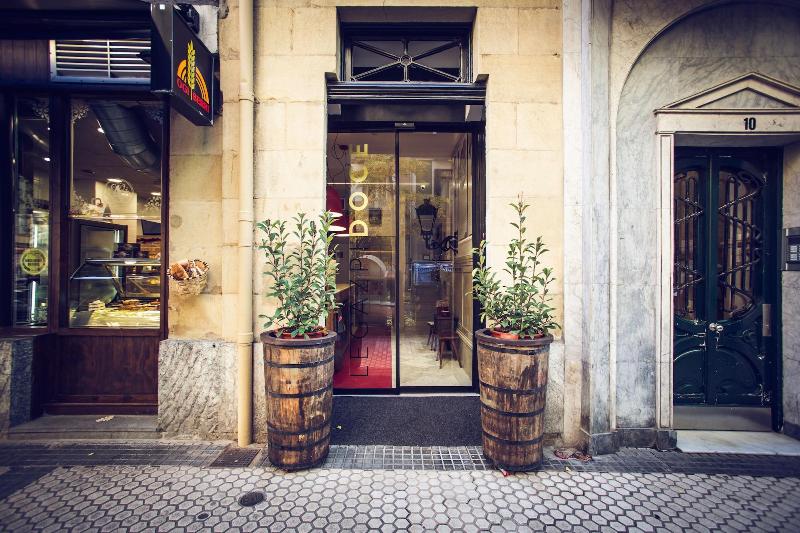 Legazpi Doce Rooms & Suites