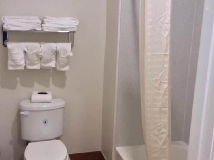فندق على الطريق Regency Inn & Suites Nw Houston