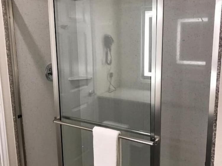 فندق على الطريق Regency Inn & Suites Nw Houston