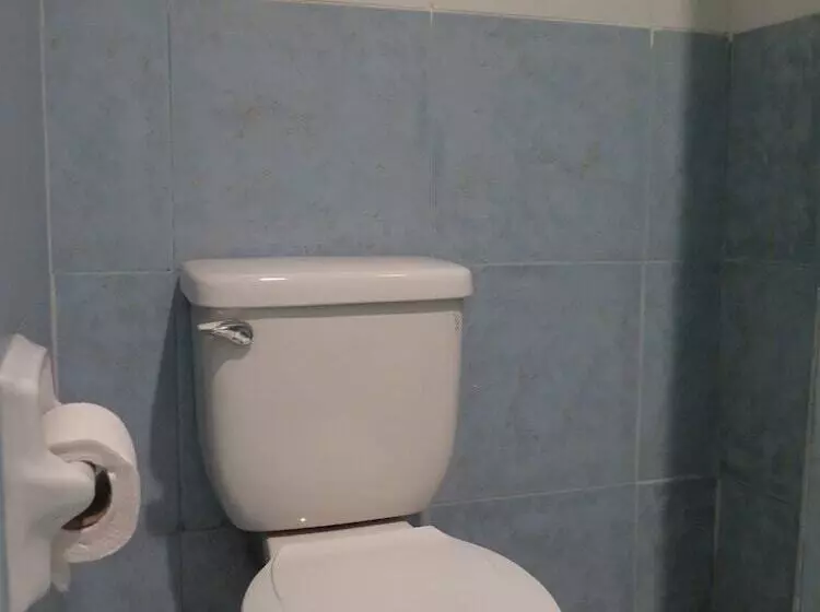 ペンション Iloilo Budget Inn   Valeria
