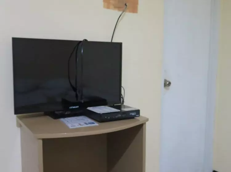 ペンション Iloilo Budget Inn   Valeria