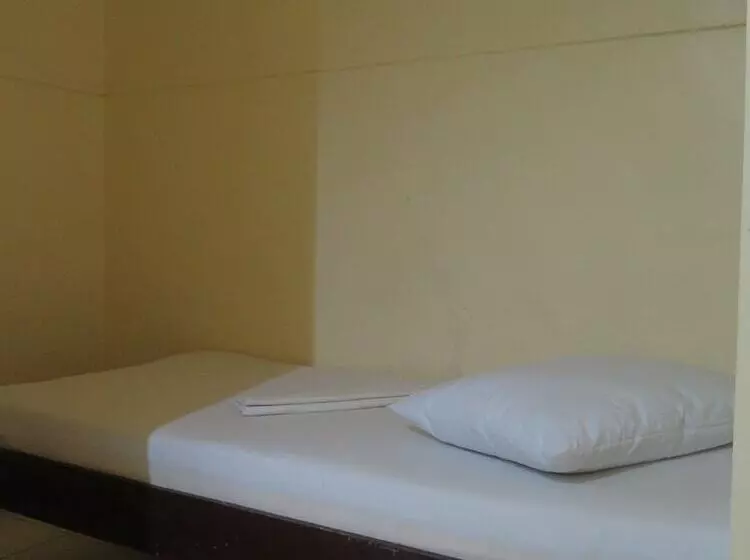 ペンション Iloilo Budget Inn   Valeria
