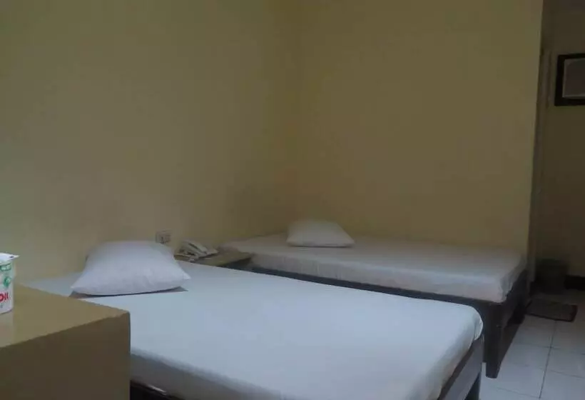 ペンション Iloilo Budget Inn   Valeria
