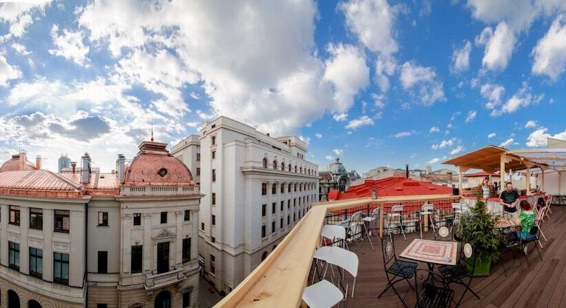 Pura Vida Sky Bar & Hostel