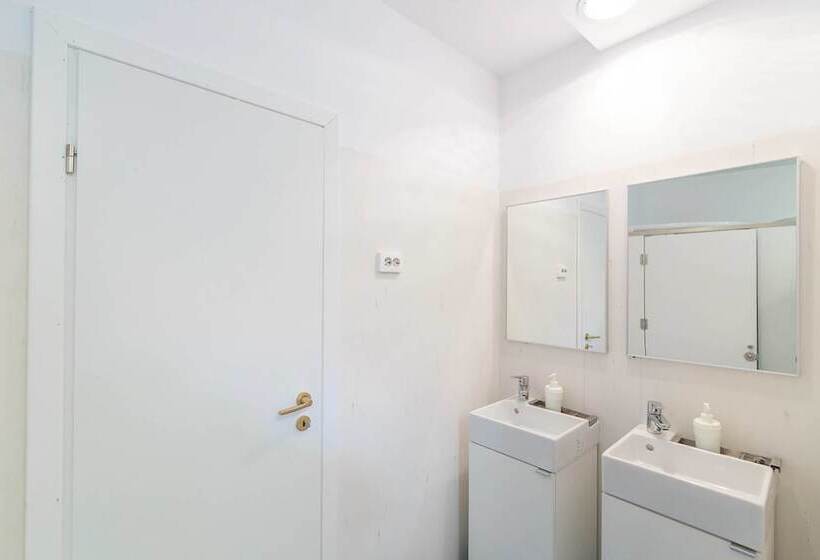 Pura Vida Sky Bar & Hostel