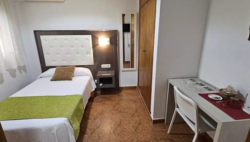 ユースホステル El Jardin De Las Eras