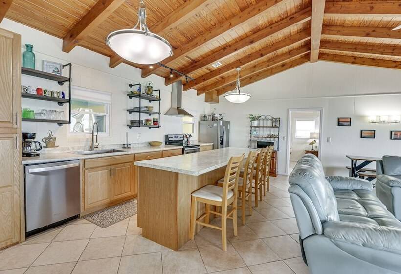 Beachfront Alligator Point Retreat: Steps To Sand!