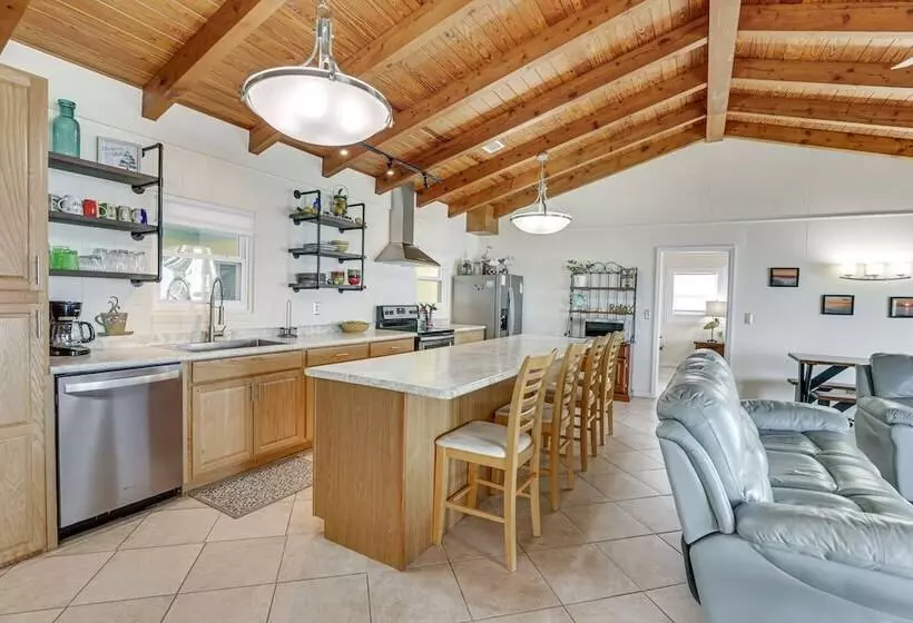 Beachfront Alligator Point Retreat: Steps To Sand!