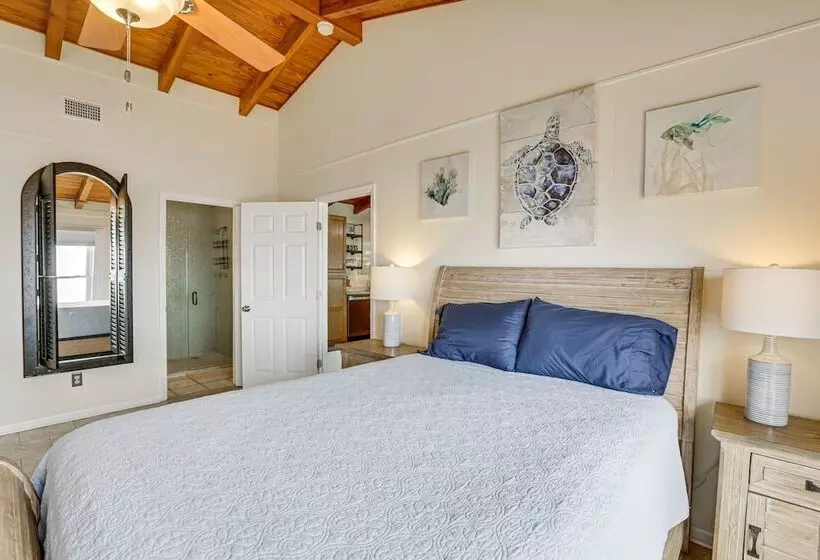 Beachfront Alligator Point Retreat: Steps To Sand!