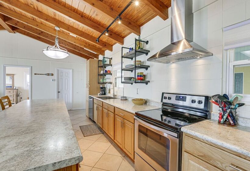 Beachfront Alligator Point Retreat: Steps To Sand!