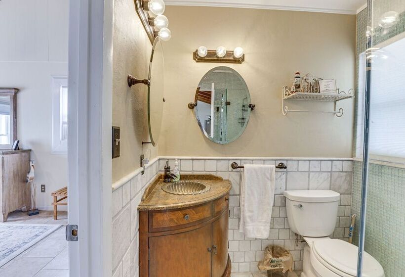 Beachfront Alligator Point Retreat: Steps To Sand!